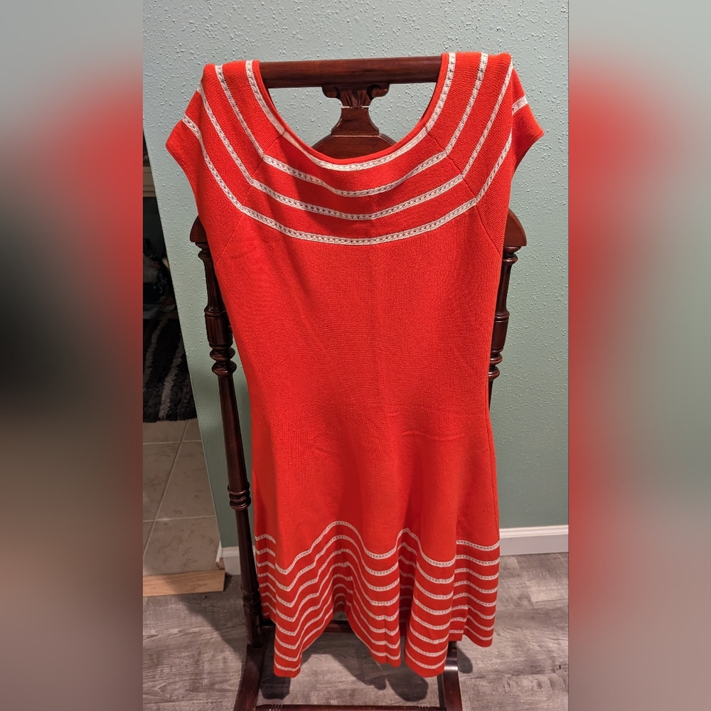 Dress - Picture 2 of 3